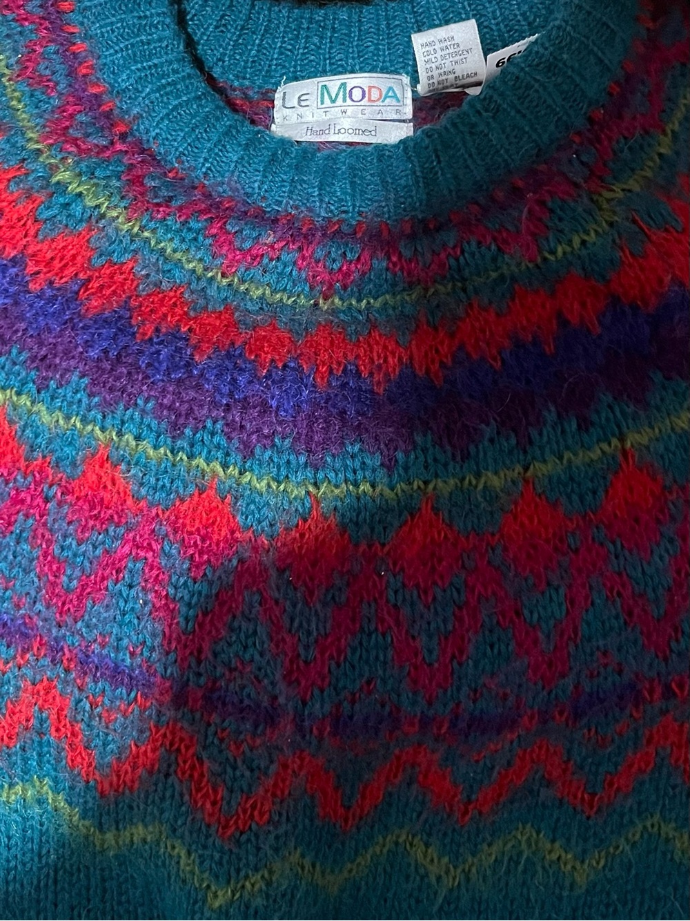 1980s Vintage Le Moda Hand Loomed Fair Isle Wool Blend Sweater in Size Small